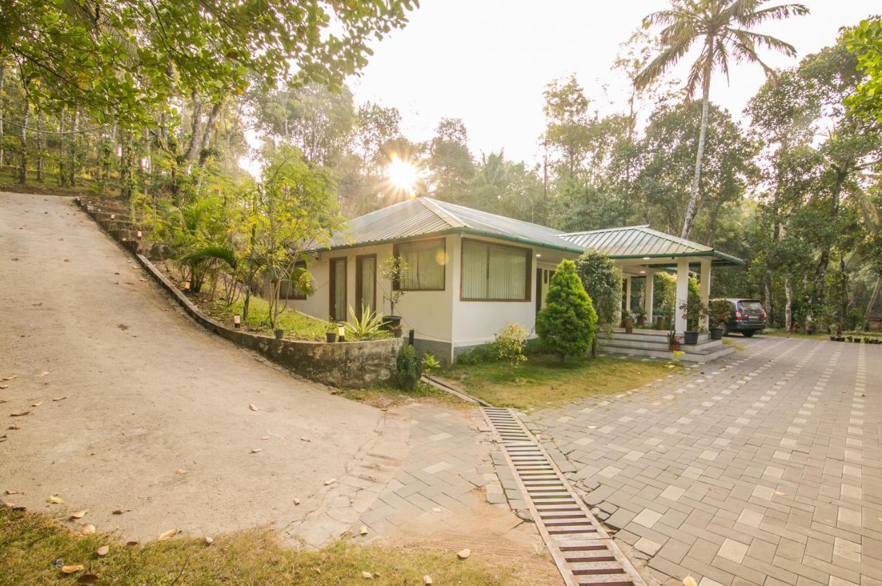 Rockville Hotel Sultan Bathery Exterior photo