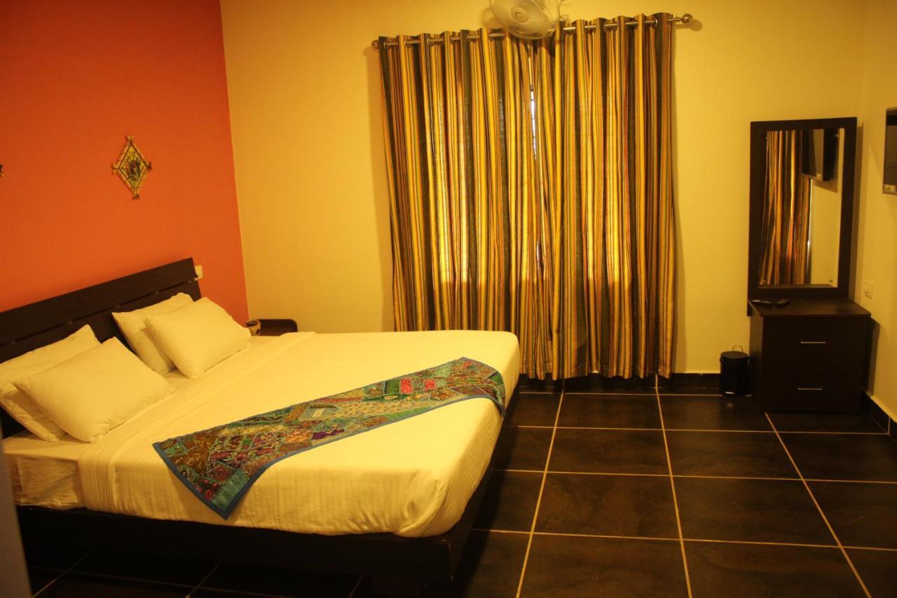 Rockville Hotel Sultan Bathery Exterior photo